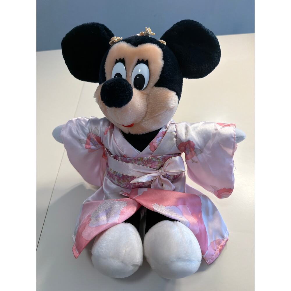 VINTAGE Disneyland Minnie, mouse wearing patterned pink kimono and obi sash 13"